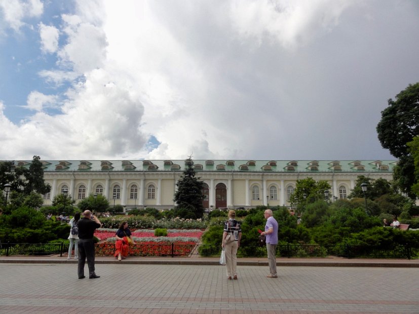 Le jardin Alexandre (1820) est aménagé le long de la muraille ouest du Kremlin. Il doit son nom au tsar Alexandre 1er.