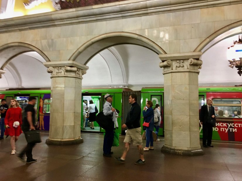 La station de métro Komsomolskaya, 37 mètres sous terre.