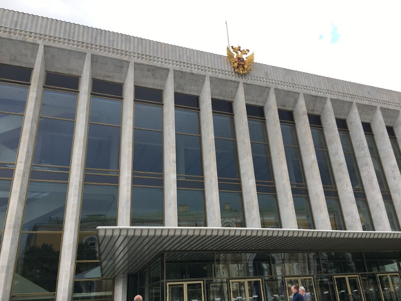 L’aigle à deux têtes orne le sommet du Palais des Congrès. Il a été construit en marbre blanc de l'Oural (1959-1961). C'est le seul bâtiment du XXème siècle dans l'enceinte du Kremlin.