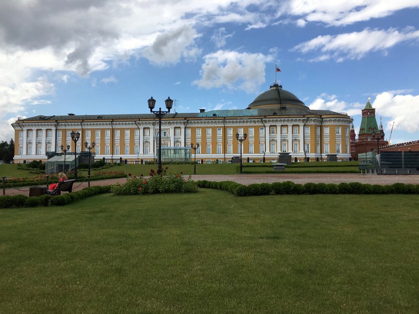 Le Sénat (construit de 1776 à 1787 par Catherine II) est maintenant le siège de la  présidence de la Fédération de Russie. (Vladimir Poutine actuellement)