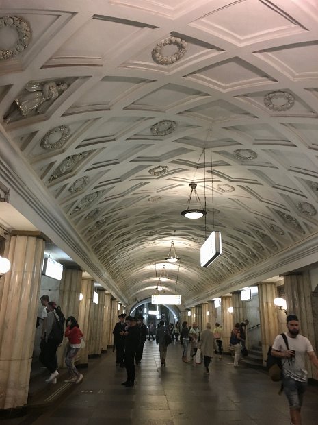 Nous reprenons le métro Place de la Révolution.