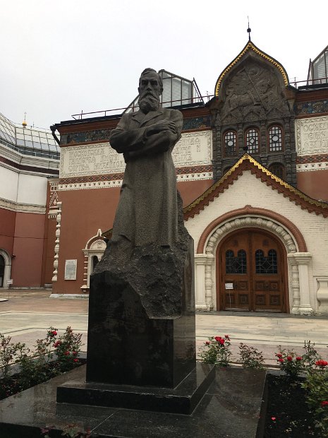 Pavel Tretiakov a fondé ce musée en 1856. Nous avons découvert les peintres Savrasov, Repine, Chichkine, Serov, Sourikov, Vasnetsov.