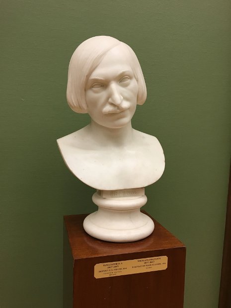 Buste de Nikolaï Gogol par Nikolaï  Ramazanov (1854)