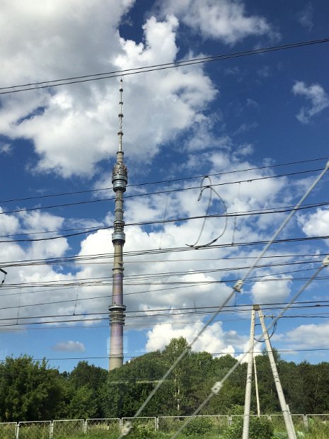Nous revoyons la Tour Ostankino.