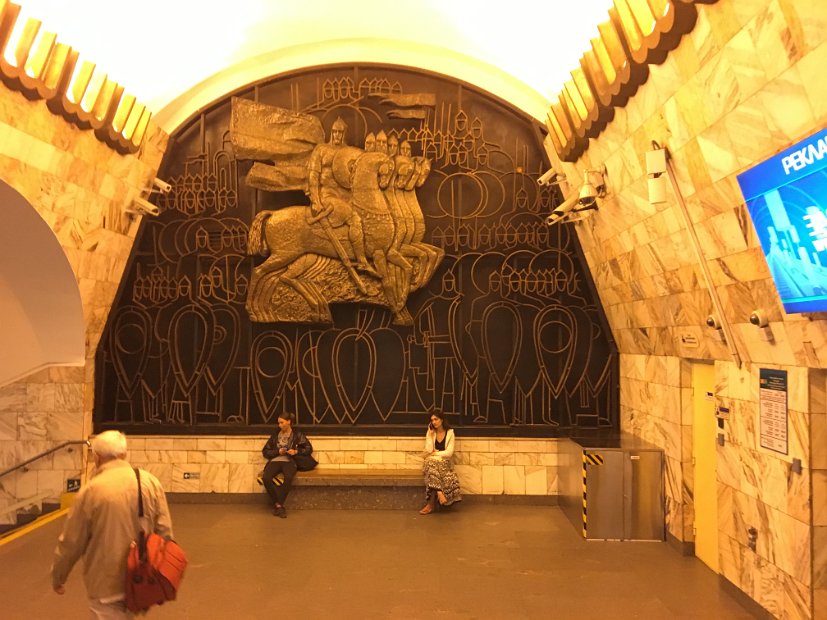 Retour parmi les vivants, métro de SPB : station place Alexandre Nevsky