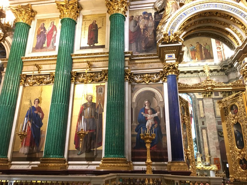 L'iconostase (côté gauche)