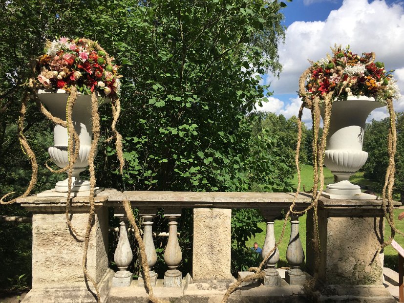 Décoration d'été : les bouquets sont refaits tous les jours