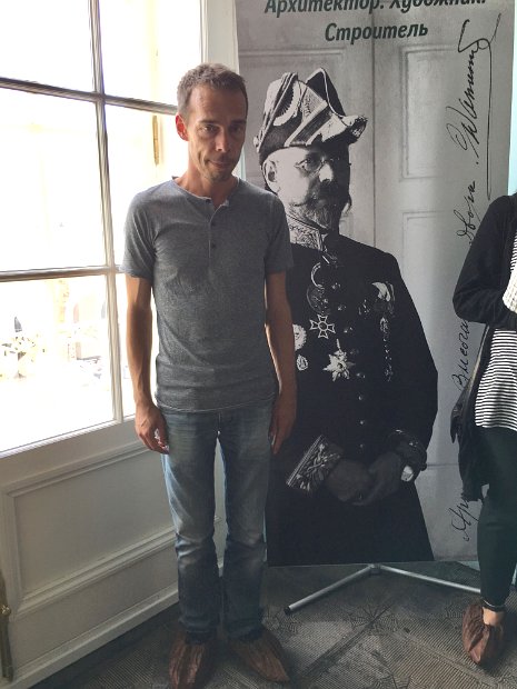 Comme dans tous les musées et palais, nous devons enfiler de très élégants chaussons.